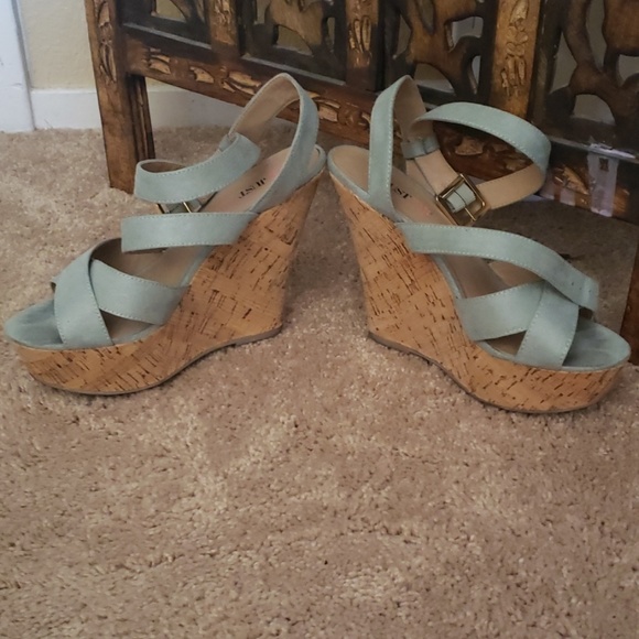 Sold! Mint wedges 7.5 - Picture 4 of 5